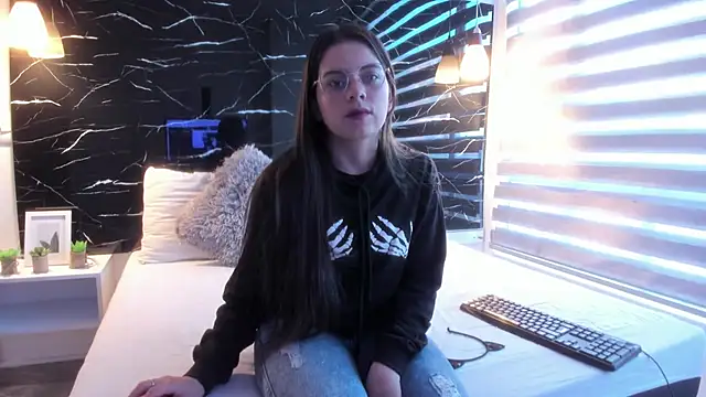 ZOE LE online show from 10-24-25, 11:39