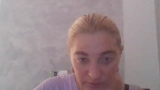 Snapshot of GoldenAngelMilf chatting on 09-26-25, 12:42 GoldenAngelMilf online show from 09-26-25, 12:42