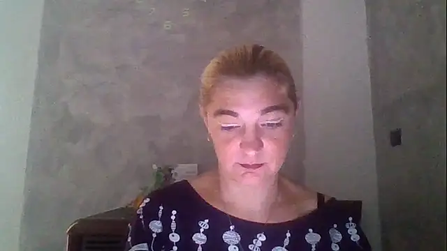 Snapshot of GoldenAngelMilf chatting on 10-03-25, 09:39 GoldenAngelMilf online show from 10-03-25, 09:39