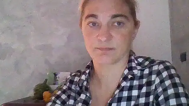 Snapshot of GoldenAngelMilf chatting on 10-18-25, 12:28 GoldenAngelMilf online show from 10-18-25, 12:28