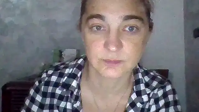 Snapshot of GoldenAngelMilf chatting on 10-21-25, 04:19 GoldenAngelMilf online show from 10-21-25, 04:19