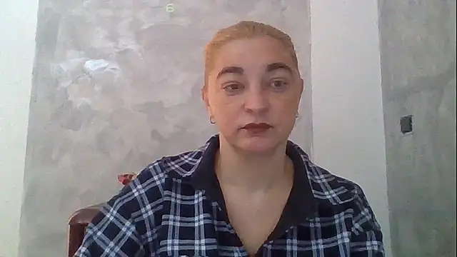 Snapshot of GoldenAngelMilf chatting on 01-09-26, 09:01 GoldenAngelMilf online show from 01-09-26, 09:01