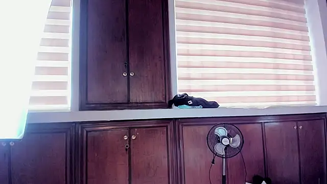 Snapshot of Violet_Anders chatting on 10-03-25, 08:17 Violet Anders online show from 10-03-25, 08:17