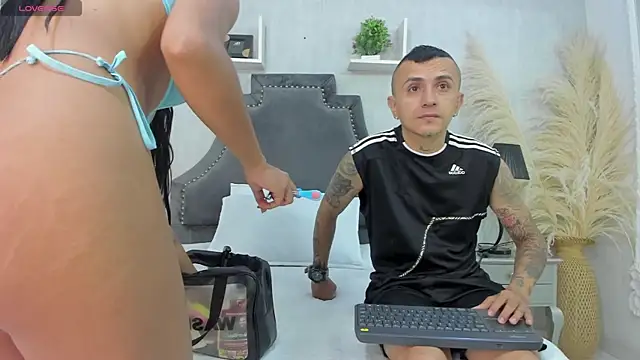 CharlotteAndSimon online show from 12-21-25, 01:40