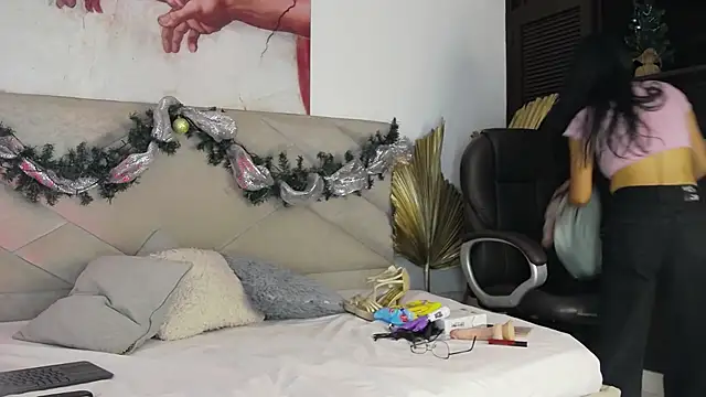 Snapshot of KateValencia chatting on 12-02-25, 11:59 KateValencia online show from 12-02-25, 11:59