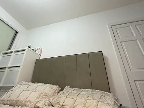 Playfulvixen25 online show from 04-10-26, 02:06