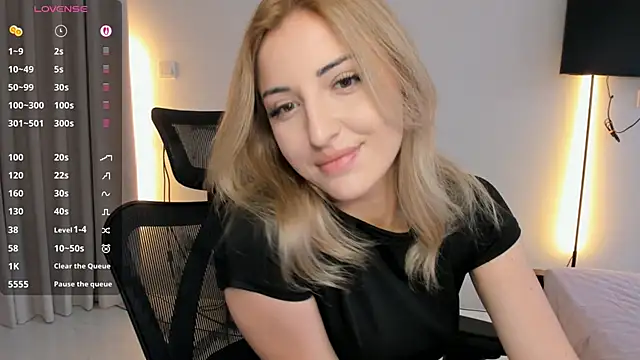 Snapshot of AmyVilvet_ chatting on 04-19-26, 11:18 AmyVilvet online show from 04-19-26, 11:18