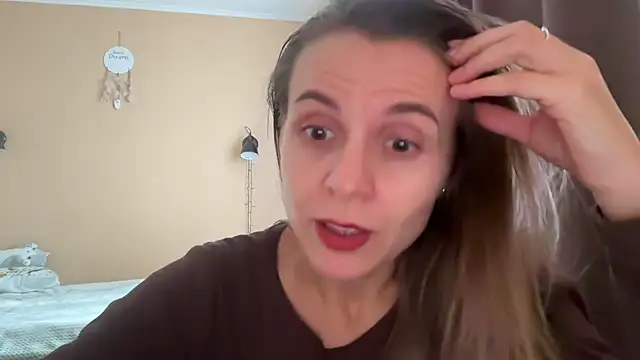 Snapshot of AnnieLove7722 chatting on 10-06-25, 12:57 AnnieLove7722 online show from 10-06-25, 12:57