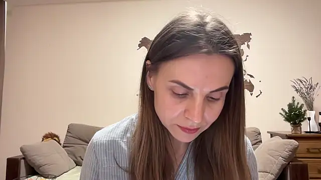 Snapshot of AnnieLove7722 chatting on 12-17-25, 12:00 AnnieLove7722 online show from 12-17-25, 12:00