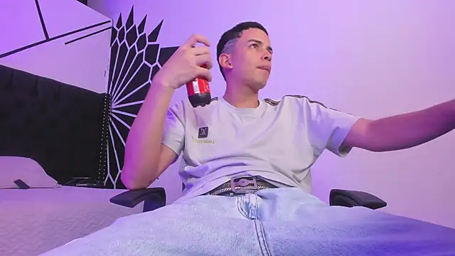 Snapshot of JuanSixx chatting on 09-30-25, 03:44 JuanSixx online show from 09-30-25, 03:44