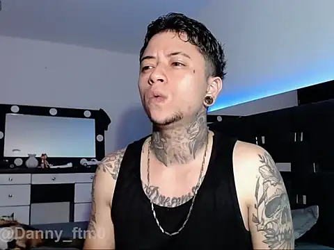 Snapshot of Dannystone2 chatting on 05-05-26, 11:24 Dannystone2 online show from 05-05-26, 11:24