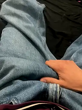 Snapshot of theunknownuncut chatting on 11-27-25, 05:53 theunknownuncut online show from 11-27-25, 05:53