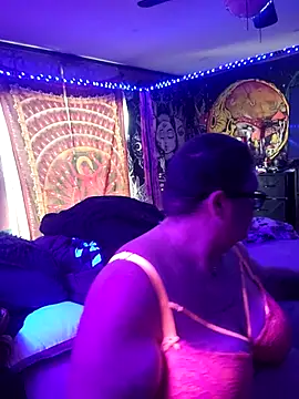 Snapshot of violentviolet68 chatting on 05-10-26, 03:28 violentviolet68 online show from 05-10-26, 03:28