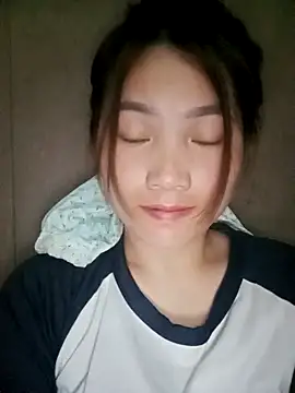 min-xinh online show from 10-04-25, 05:11