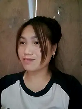 min-xinh online show from 10-10-25, 04:11