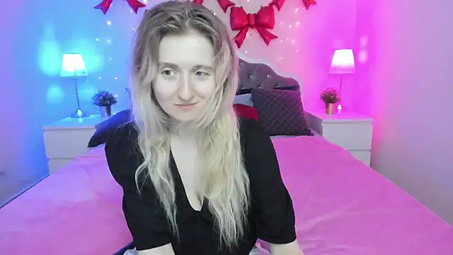 Snapshot of CamillaDreamer chatting on 04-25-26, 01:41 CamillaDreamer online show from 04-25-26, 01:41