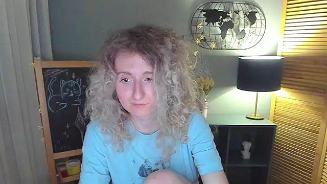 Snapshot of CamillaDreamer chatting on 05-09-26, 04:28 CamillaDreamer online show from 05-09-26, 04:28