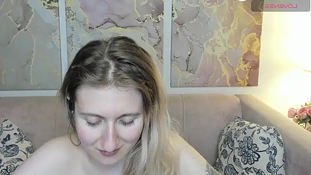 Snapshot of CamillaDreamer chatting on 05-16-26, 01:13 CamillaDreamer online show from 05-16-26, 01:13