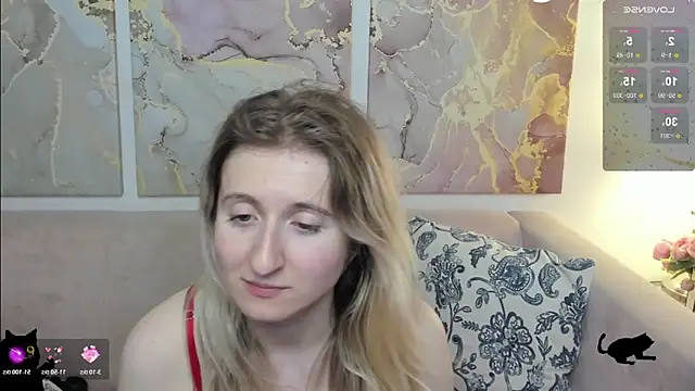 Snapshot of CamillaDreamer chatting on 05-17-26, 06:11 CamillaDreamer online show from 05-17-26, 06:11