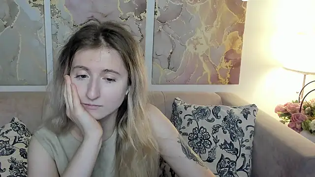 Snapshot of CamillaDreamer chatting on 05-19-26, 10:32 CamillaDreamer online show from 05-19-26, 10:32