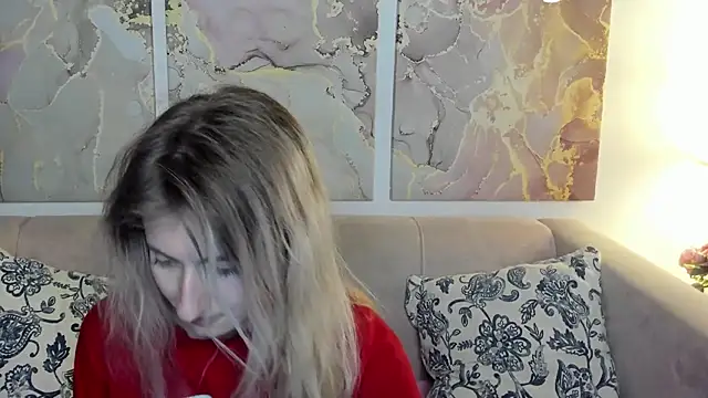 Snapshot of CamillaDreamer chatting on 05-19-26, 10:38 CamillaDreamer online show from 05-19-26, 10:38