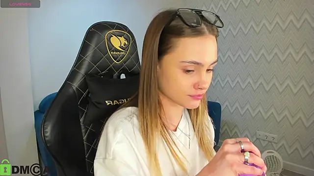 KarinaBroks online show from 11-25-25, 09:42