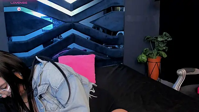 Snapshot of Valka_Ross chatting on 11-13-25, 11:47 Valka Ross online show from 11-13-25, 11:47