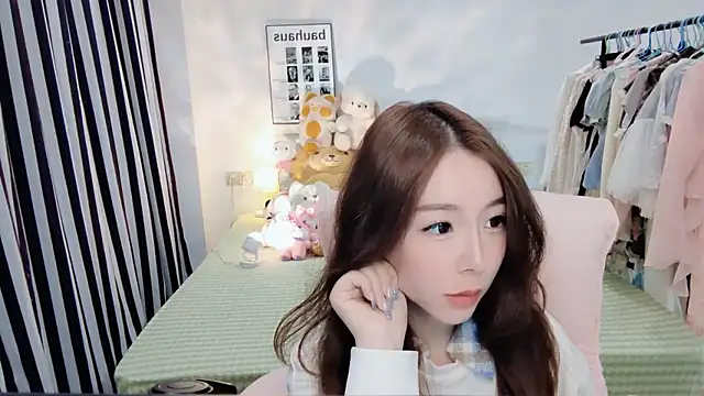 Snapshot of Gardenia-222 chatting on 10-26-25, 10:43 Gardenia-222 online show from 10-26-25, 10:43