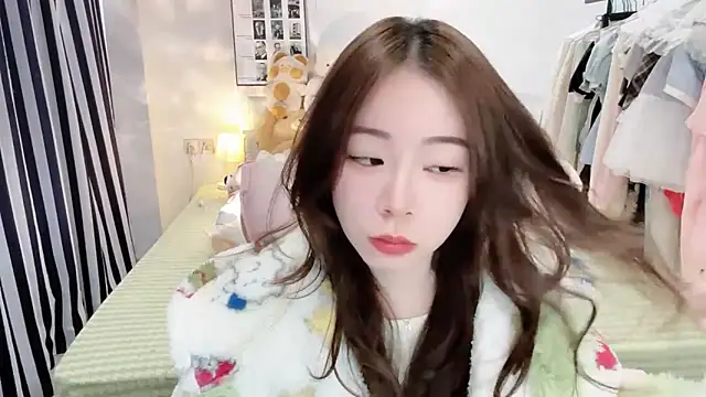 Snapshot of Gardenia-222 chatting on 11-19-25, 06:13 Gardenia-222 online show from 11-19-25, 06:13