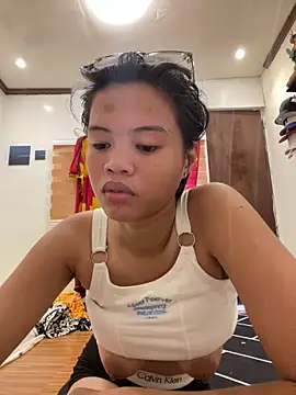 Snapshot of Obre17 chatting on 04-18-26, 01:20 Obre17 online show from 04-18-26, 01:20