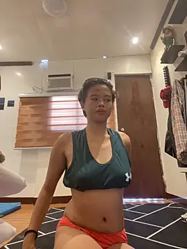 Snapshot of Obre17 chatting on 04-28-26, 03:44 Obre17 online show from 04-28-26, 03:44