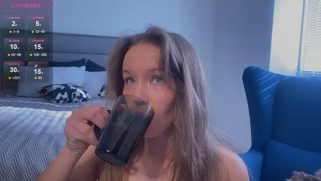 Snapshot of Sienna_Mi_ chatting on 10-17-25, 04:59 Sienna Mi online show from 10-17-25, 04:59