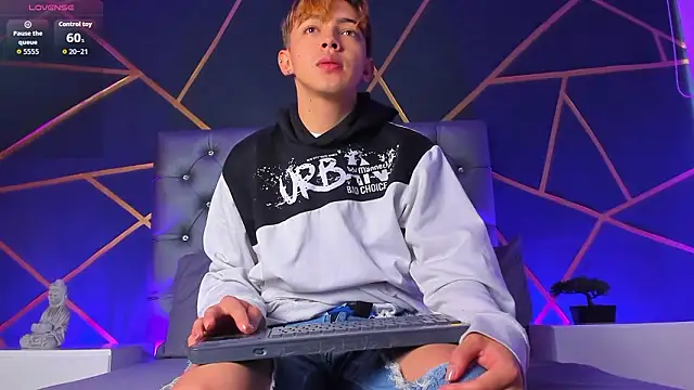 Lian Miller1  online show from 02-21-26, 12:39