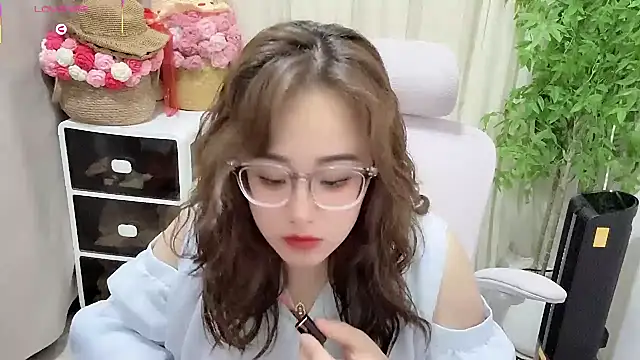 Snapshot of NEWONETO chatting on 06-18-26, 12:53 NEWONETO online show from 06-18-26, 12:53