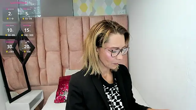 Issa Milf   online show from 03-26-26, 01:17