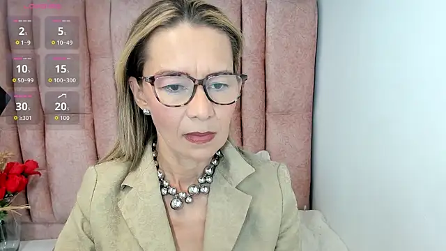 Snapshot of Issa_Milf__ chatting on 06-12-26, 01:10 Issa Milf online show from 06-12-26, 01:10