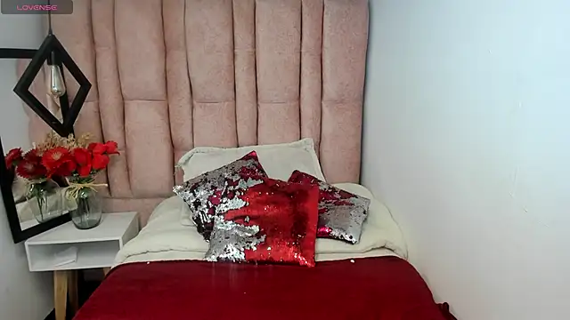 Snapshot of Issa_Milf__ chatting on 06-15-26, 01:57 Issa Milf online show from 06-15-26, 01:57