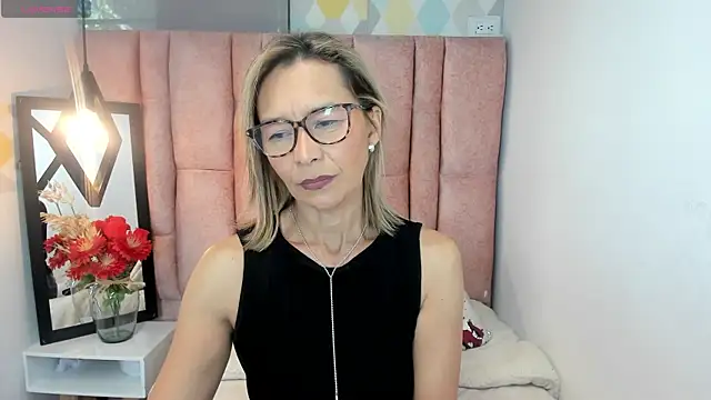 Snapshot of Issa_Milf__ chatting on 07-06-26, 01:41 Issa Milf online show from 07-06-26, 01:41