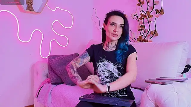 Snapshot of leblanc_eva chatting on 10-07-25, 05:10 leblanc eva online show from 10-07-25, 05:10