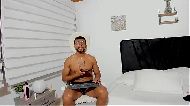 Taylormaccurdy  online show from 09-29-25, 02:55