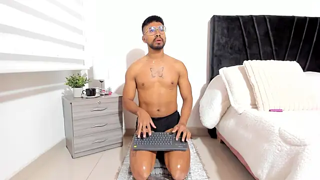 Taylormaccurdy  online show from 10-18-25, 02:29