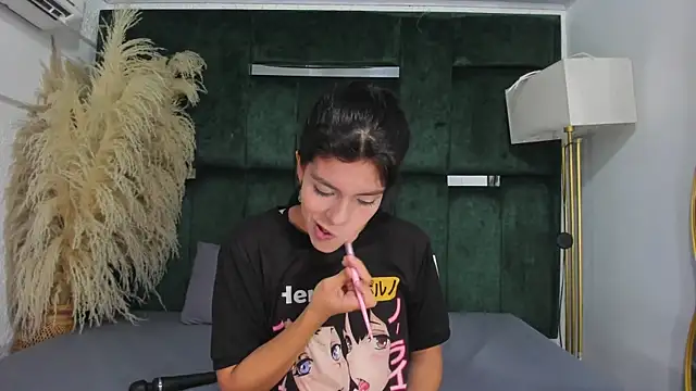 Snapshot of Misaki_Kai chatting on 11-14-25, 05:39 Misaki Kai online show from 11-14-25, 05:39