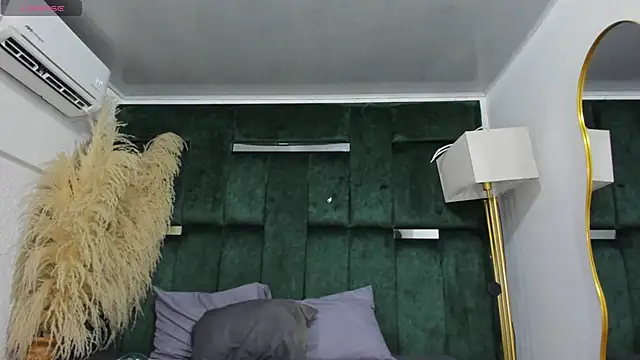 Snapshot of Misaki_Kai chatting on 11-16-25, 05:35 Misaki Kai online show from 11-16-25, 05:35