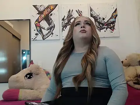 Redvelvett22 online show from 10-08-25, 05:16