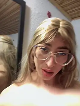 Snapshot of NICOLLE__12 chatting on 11-30-25, 02:15 NICOLLE 12 online show from 11-30-25, 02:15