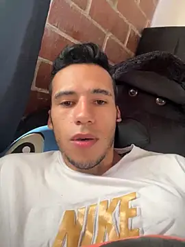 Snapshot of wiland_hot23 chatting on 10-04-25, 03:43 wiland hot23 online show from 10-04-25, 03:43