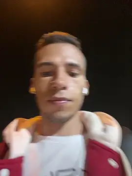 Snapshot of wiland_hot23 chatting on 10-17-25, 03:42 wiland hot23 online show from 10-17-25, 03:42