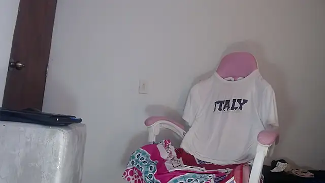 Snapshot of Adrew_fox chatting on 10-26-25, 02:23 Adrew fox online show from 10-26-25, 02:23