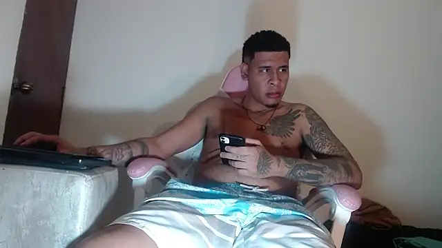 Snapshot of Adrew_fox chatting on 10-27-25, 10:47 Adrew fox online show from 10-27-25, 10:47