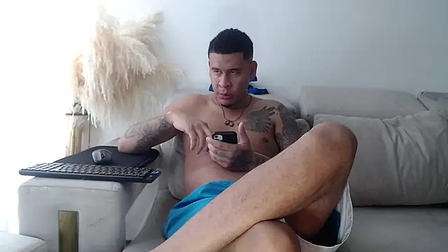 Snapshot of Adrew_fox chatting on 11-28-25, 04:20 Adrew fox online show from 11-28-25, 04:20